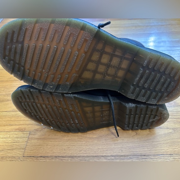 MENS DR.MARTENS size 11- New out of box, worn 1 hour in office- as seen in soles - Picture 8 of 9